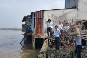 Long An: Xây dựng kè chống sạt lở bờ sông Cần Giuộc